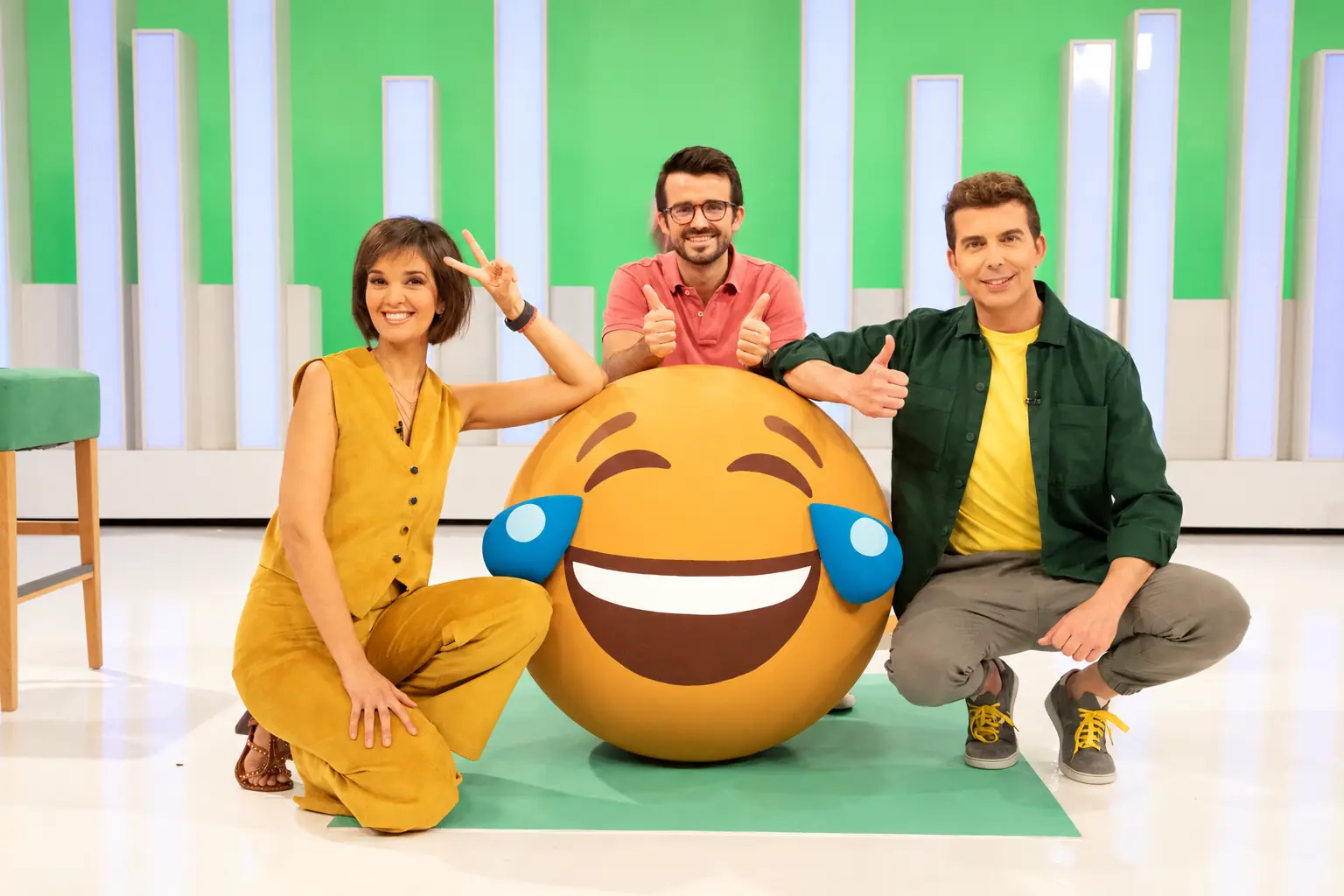 Marius Lekker junto a los presentadores de Saber Vivir en RTVE
